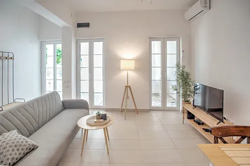 Zwei-Zimmer-Wohnung mit großer Terrasse und Garten, nur 20 Meter vom Strand entfernt!